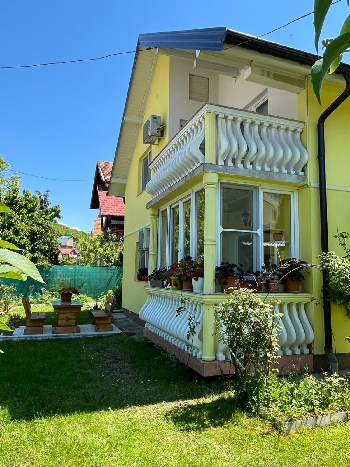 Počitniška hiša Family Flower House *